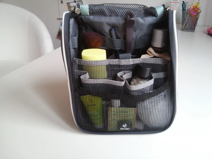 ophangbare toilettas met vakjes Deuter Wash Center